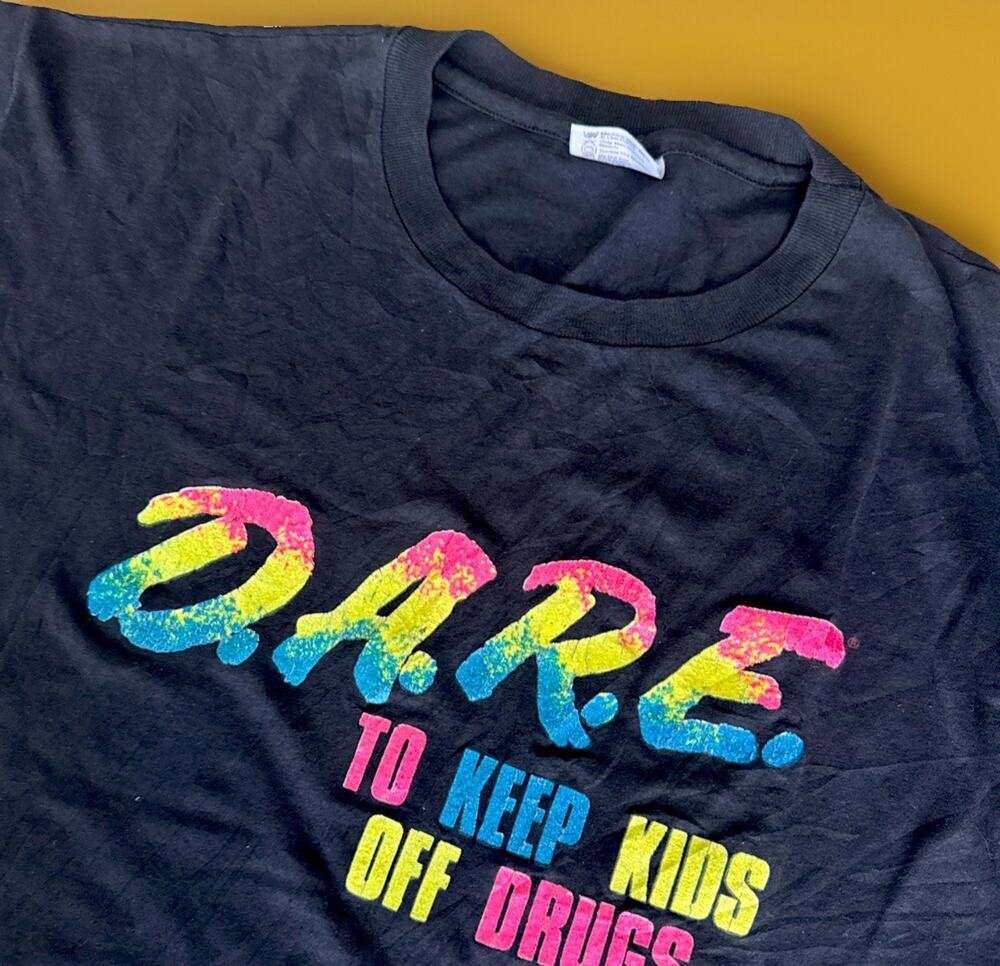 VTG DARE Shirt Fruit Of Loom XL Resist Drugs Violence Graphic Tee Single STITCH